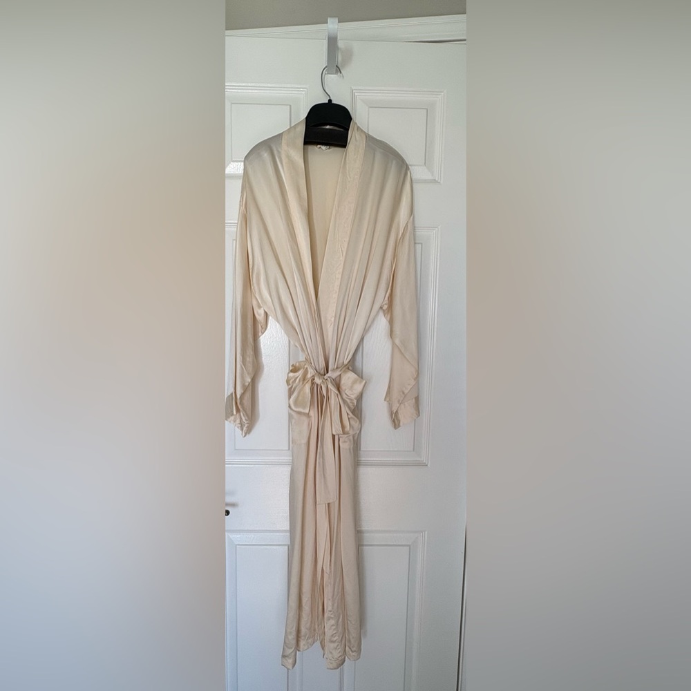 Calvin Klein Cream Silk dressing gown/robe